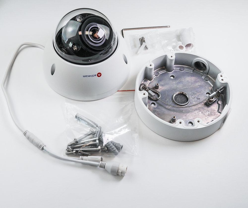 Купольная 4K IP-камера ActiveCam AC-D3183WDZIR5 с motor-zoom и Smart-аналитикой — изображение 4